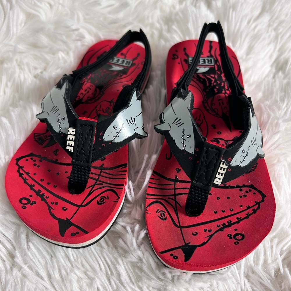 Boys Reef Ahi Red Shark Flip Flops! Sz 7/8 NWOT